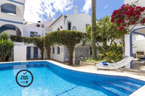 Villa Oasis Hidden Gem Heart of Village Pool Courtyard